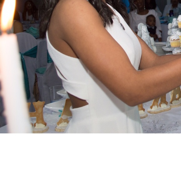 White dress - Picture 2 of 4